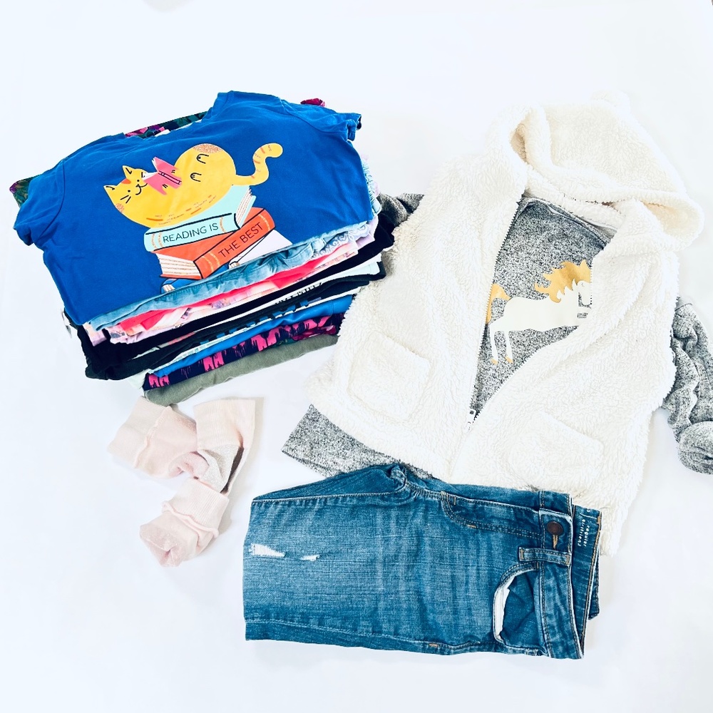 Lot of 24 Girls Gap, Justice..assorted Jeans, leggings, tops, dresses Sz 7/8 M